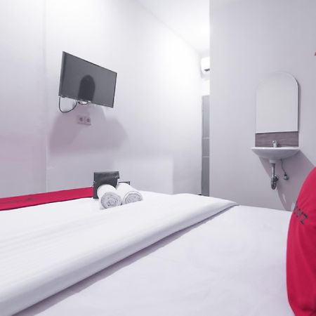 Hotel RedDoorz near ITC Mangga Dua Jakarta Exterior foto