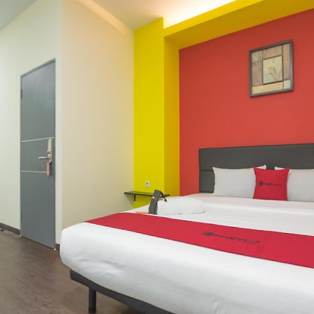 Hotel RedDoorz near ITC Mangga Dua Jakarta Exterior foto