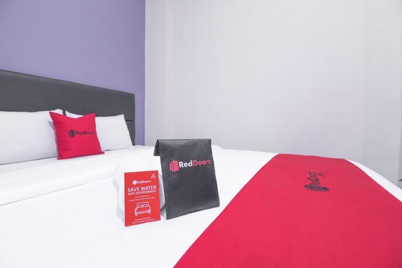 Hotel RedDoorz near ITC Mangga Dua Jakarta Exterior foto