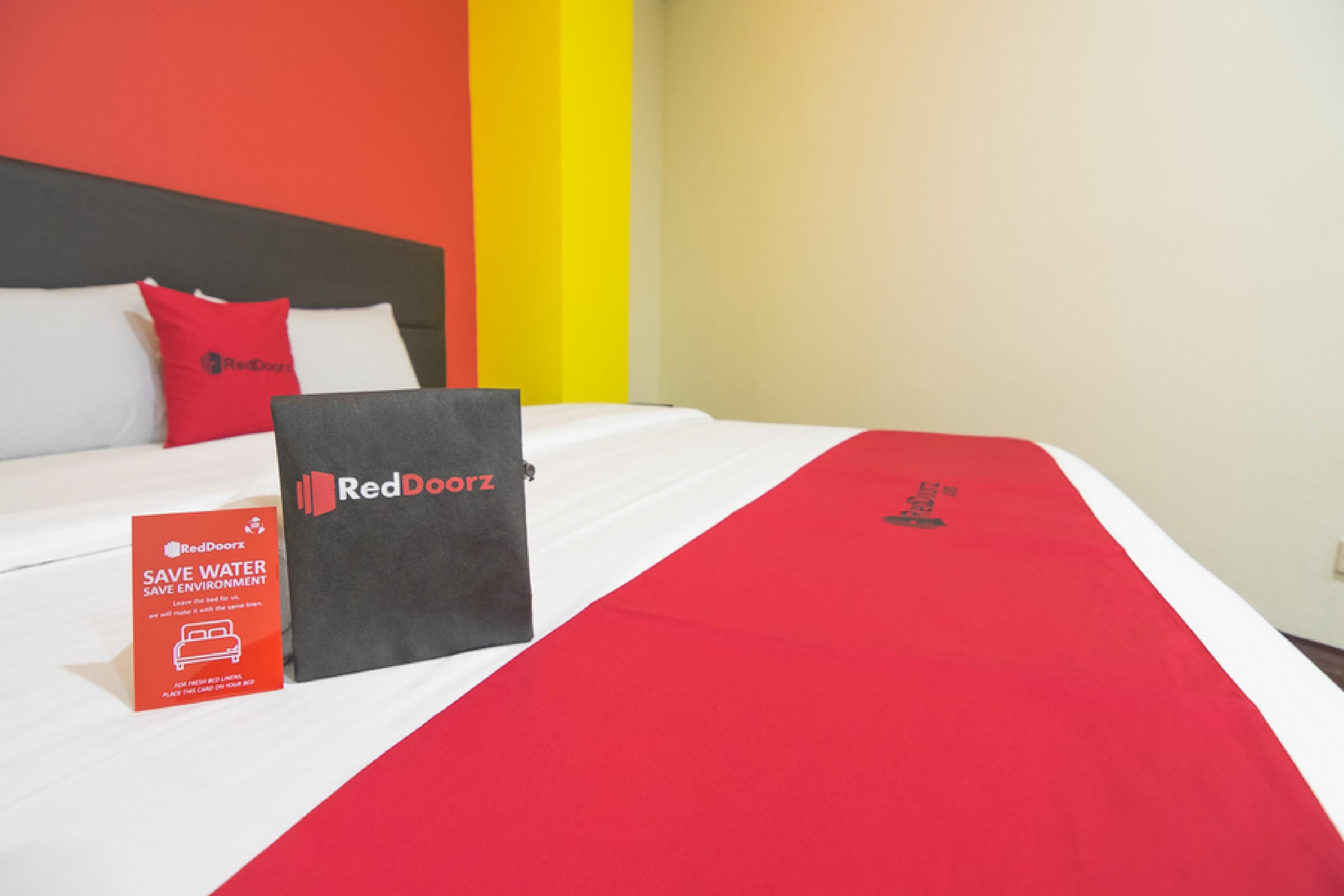 Hotel RedDoorz near ITC Mangga Dua Jakarta Exterior foto