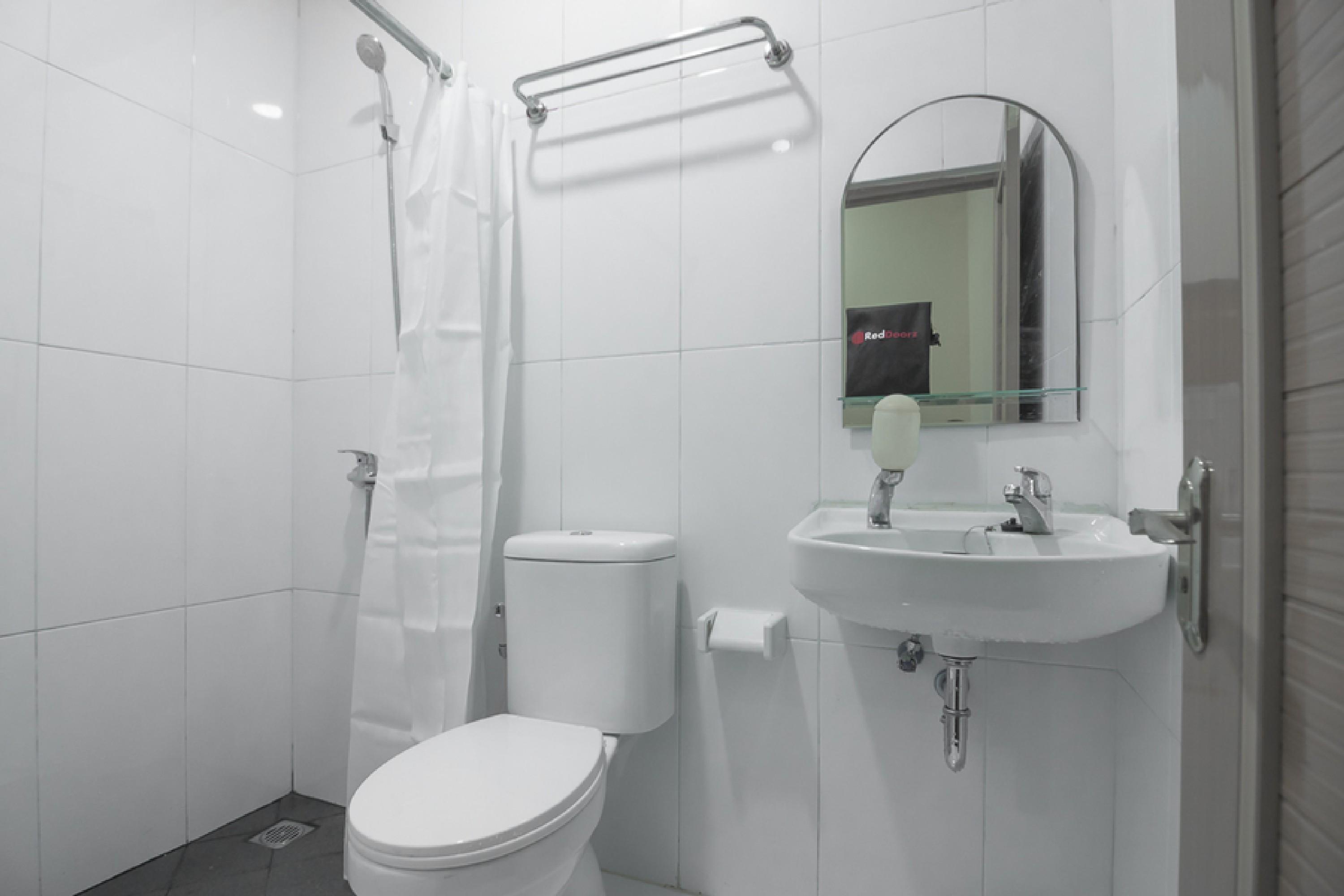 Hotel RedDoorz near ITC Mangga Dua Jakarta Exterior foto