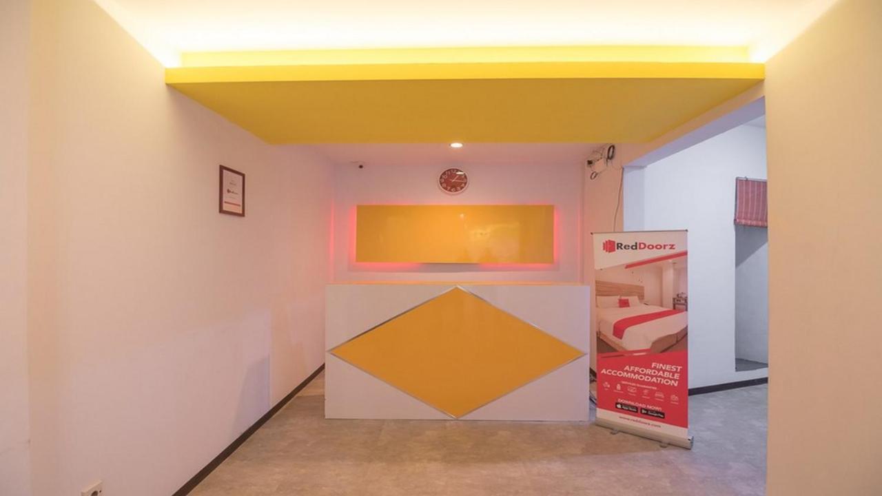 Hotel RedDoorz near ITC Mangga Dua Jakarta Exterior foto