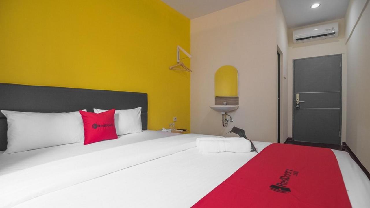 Hotel RedDoorz near ITC Mangga Dua Jakarta Exterior foto
