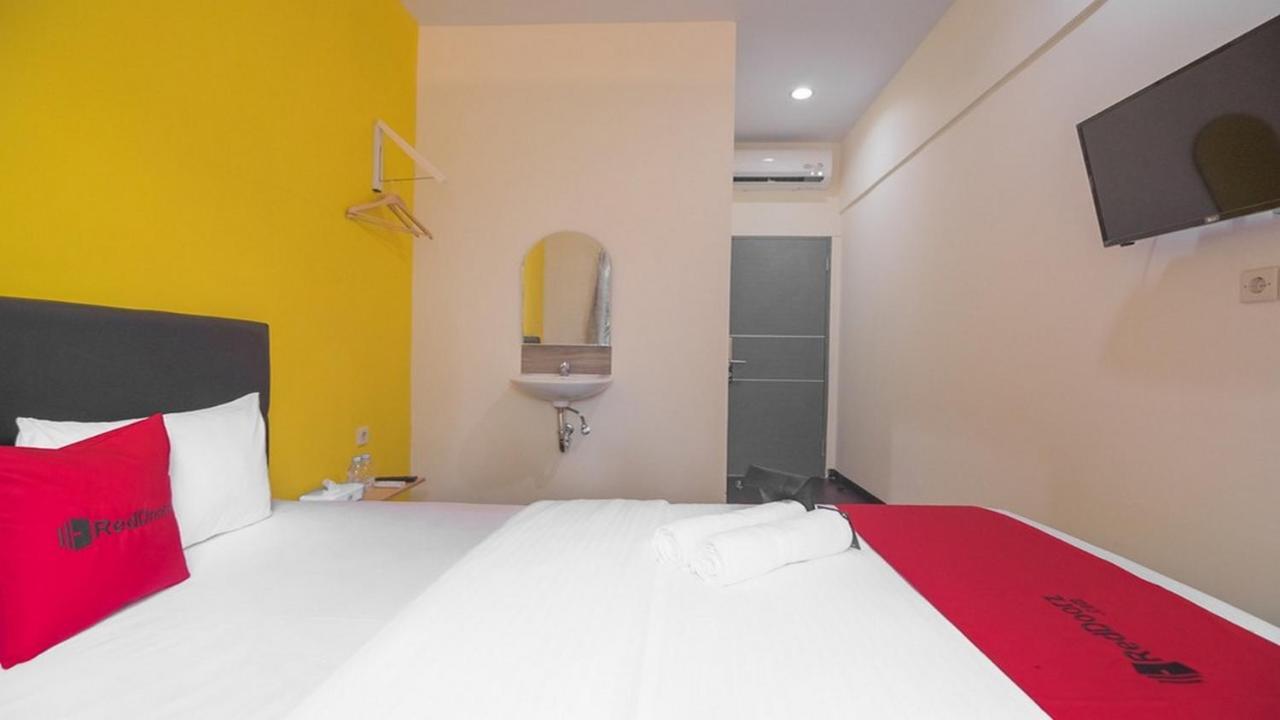 Hotel RedDoorz near ITC Mangga Dua Jakarta Exterior foto