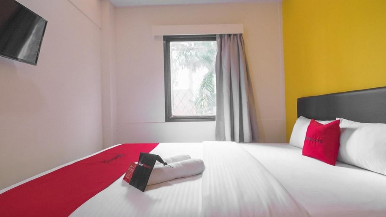 Hotel RedDoorz near ITC Mangga Dua Jakarta Exterior foto