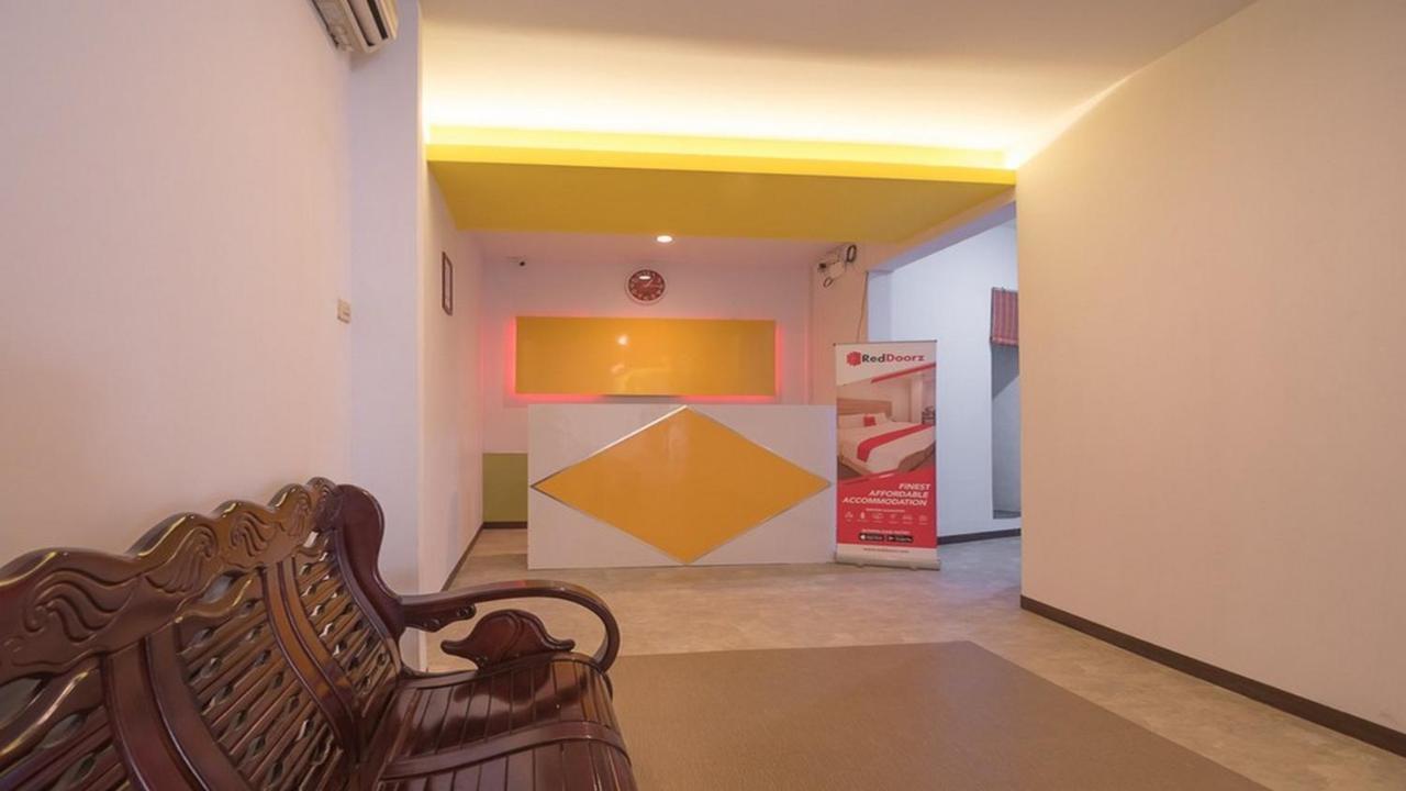 Hotel RedDoorz near ITC Mangga Dua Jakarta Exterior foto