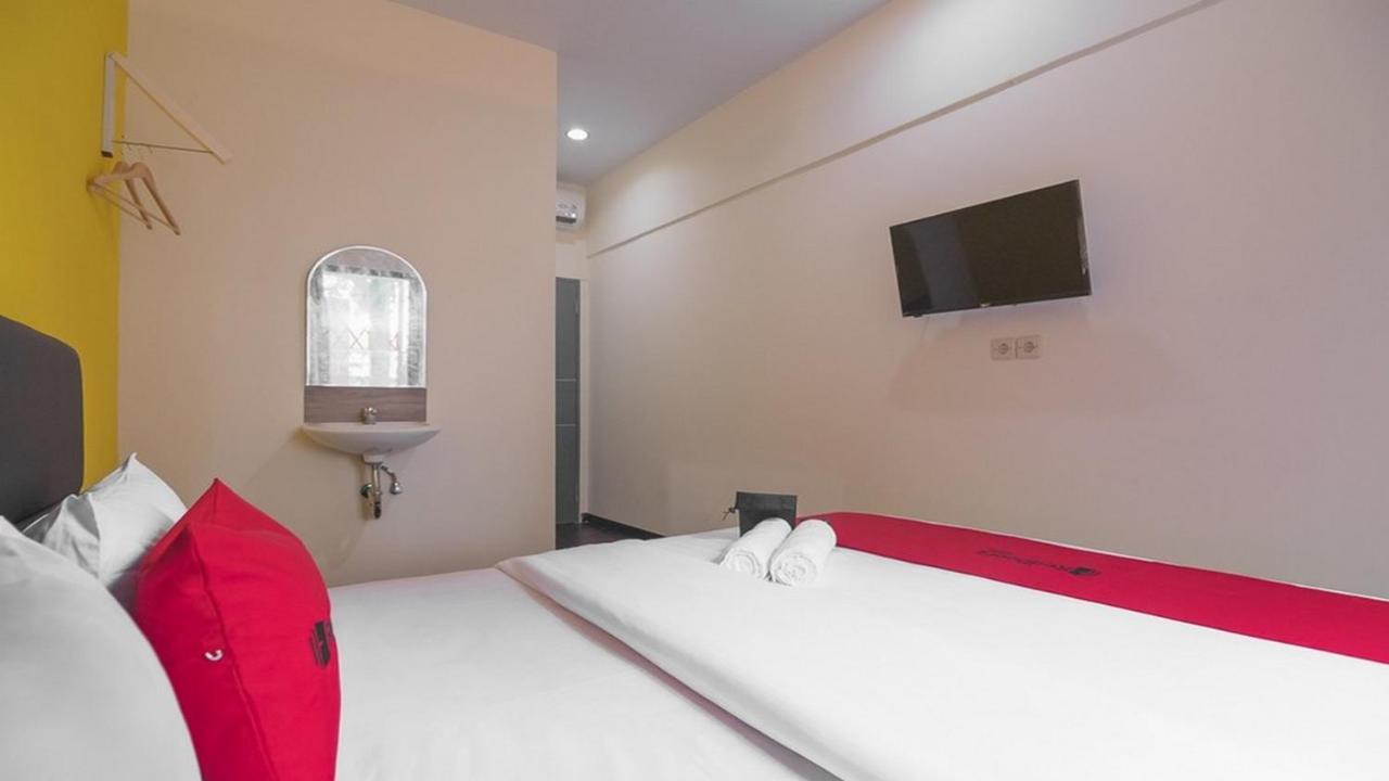 Hotel RedDoorz near ITC Mangga Dua Jakarta Exterior foto