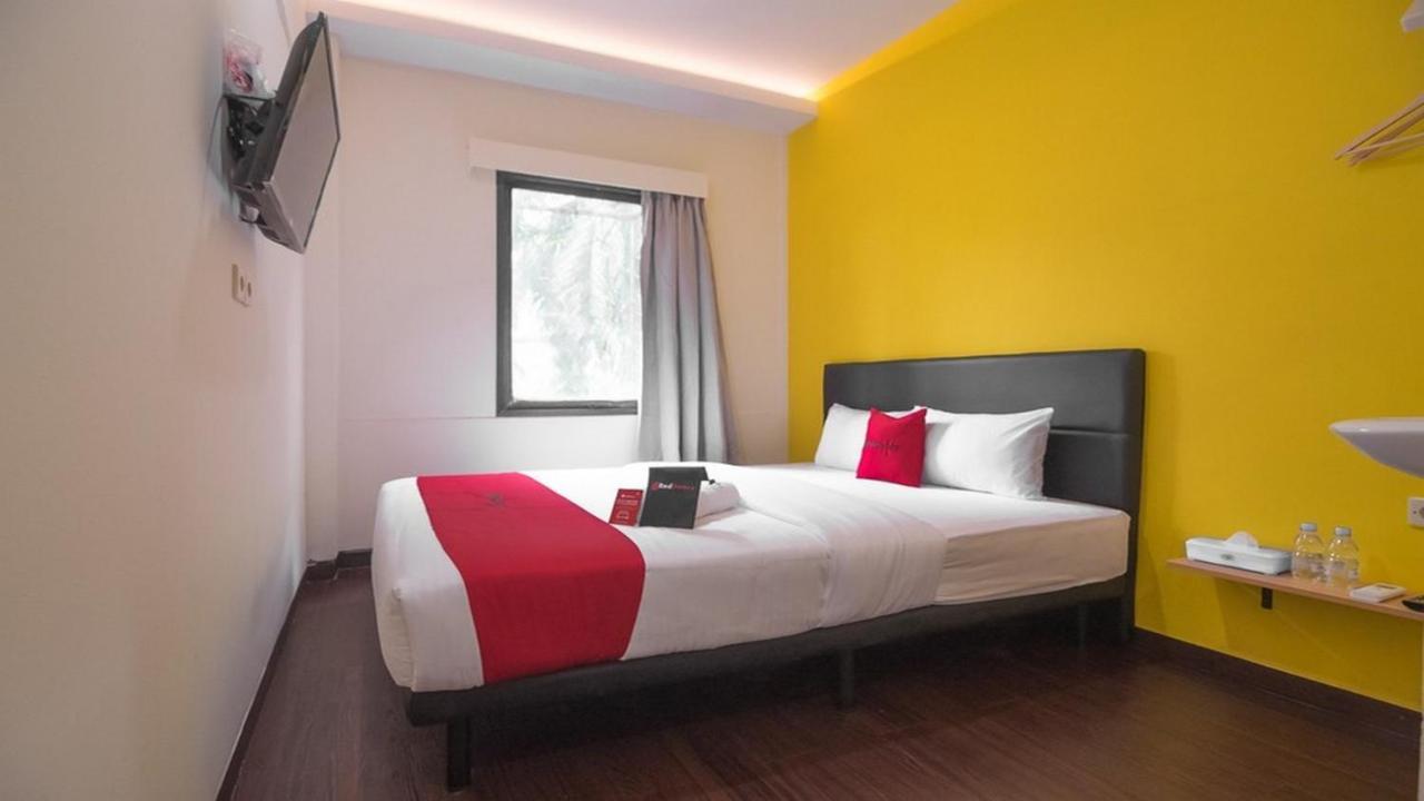 Hotel RedDoorz near ITC Mangga Dua Jakarta Exterior foto